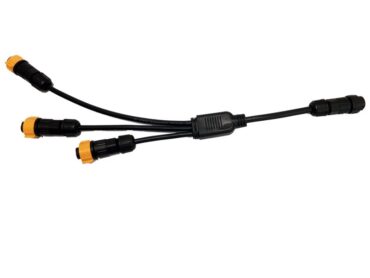 Santi: Yx3 splitter / manifold for powering heating clothing